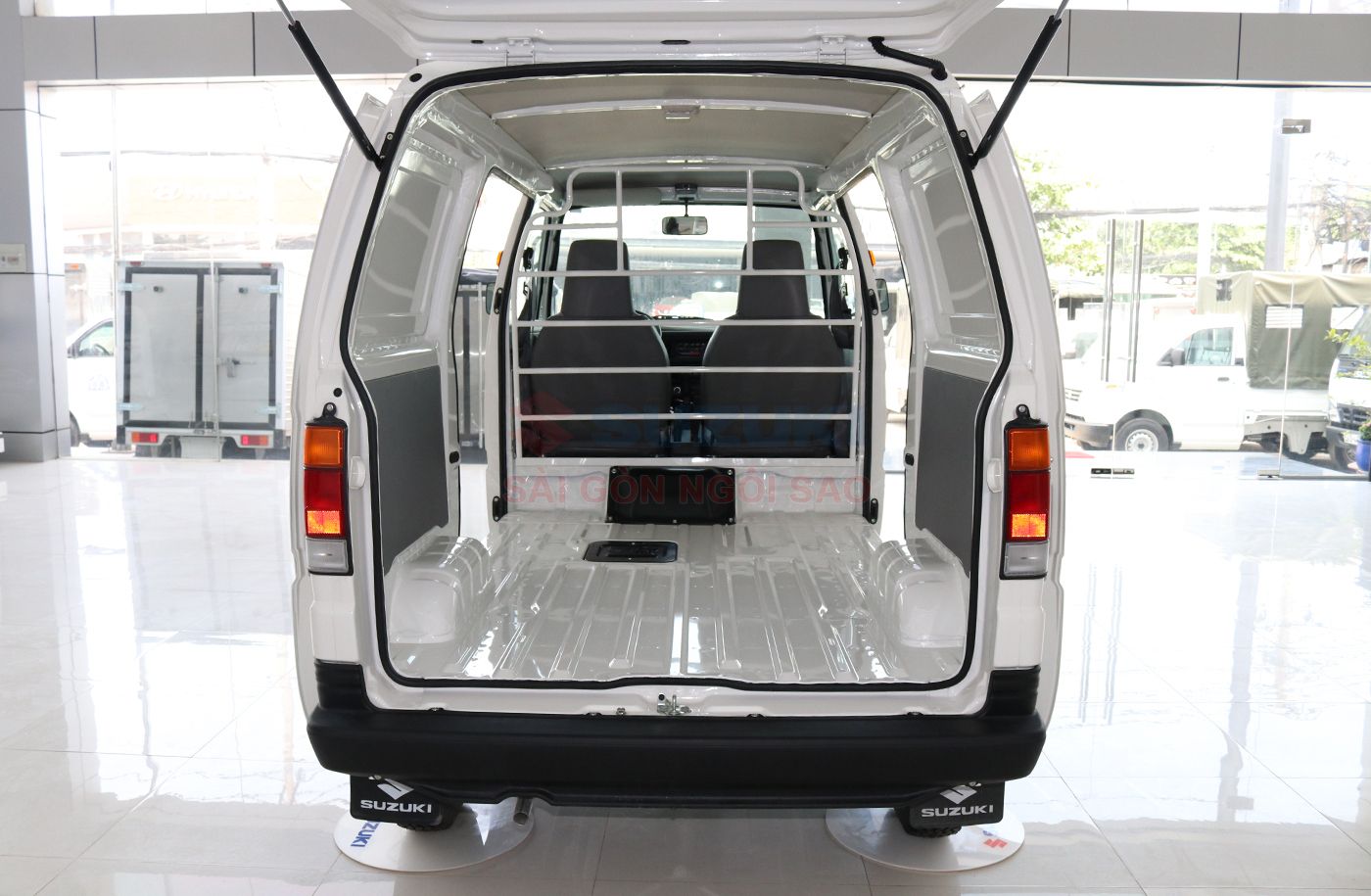 Suzuki Blind Van 2019 - Hỗ trợ giao xe nhanh toàn quốc chiếc xe Suzuki Blind Van, sản xuất 2019, màu trắng, nhập khẩu nguyên chiếc