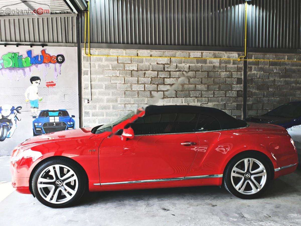 Bentley Continental 2013 - Bán Bentley Continental GT Convertible W12 năm sản xuất 2013, màu đỏ, xe nhập như mới