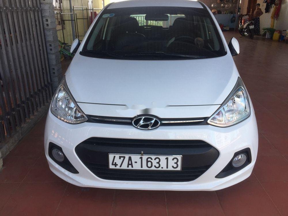 Hyundai Grand i10   2016 - Cần bán gấp Hyundai Grand i10 đời 2016, màu trắng, nhập khẩu