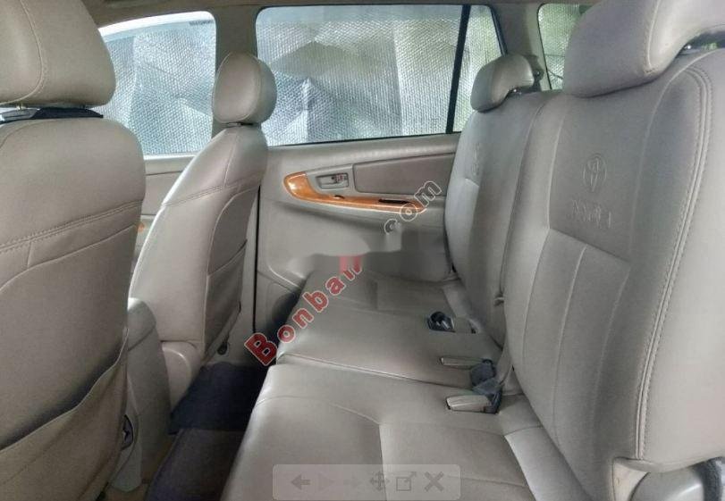 Toyota Innova  G  2011 - Bán xe Toyota Innova G năm 2011, màu bạc chính chủ giá cạnh tranh