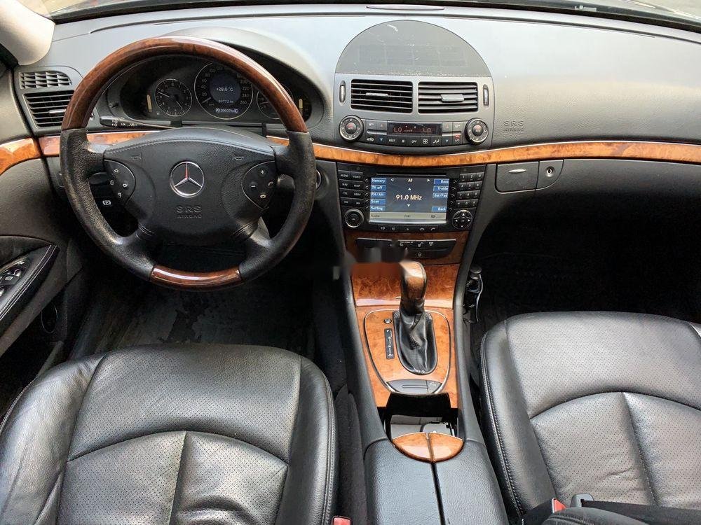 Mercedes-Benz E class  E280 2005 - Cần bán gấp Mercedes E280 đời 2005, màu đen xe gia đình, giá chỉ 350 triệu