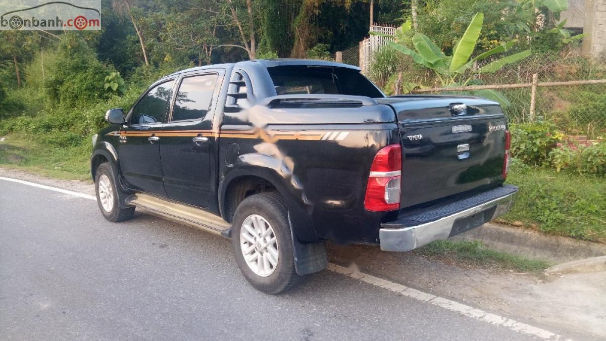 Toyota Hilux 3.0G 4x4 MT 2011 - Bán xe Toyota Hilux 3.0G 4x4 MT năm 2011, màu đen, nhập khẩu nguyên chiếc chính chủ