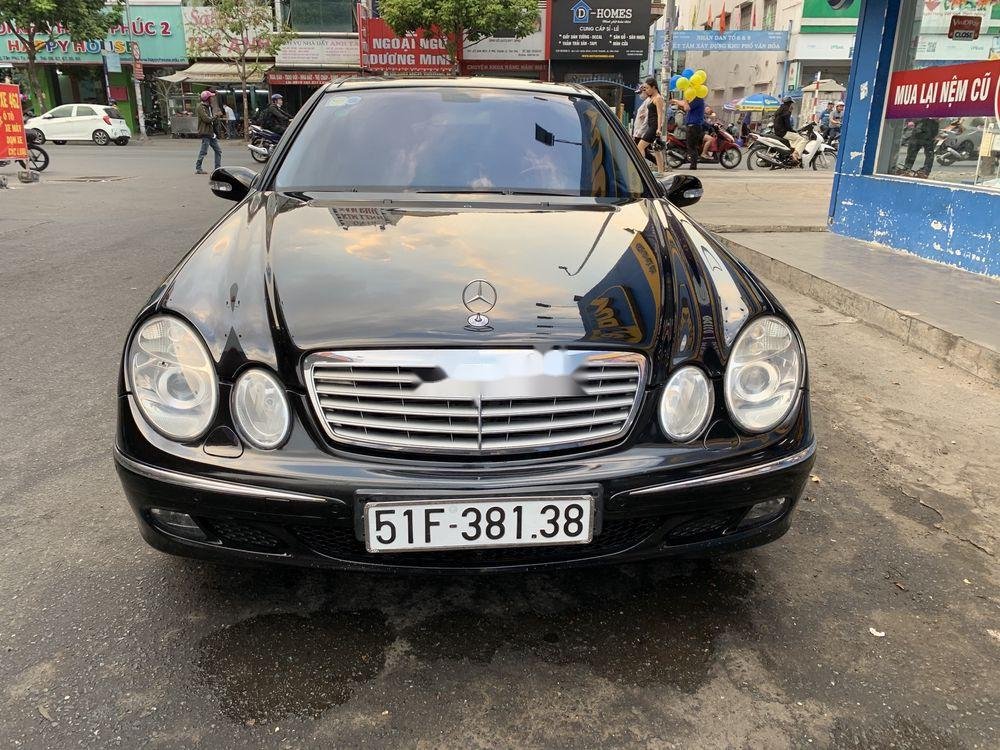 Mercedes-Benz E class  E280 2005 - Cần bán gấp Mercedes E280 đời 2005, màu đen xe gia đình, giá chỉ 350 triệu