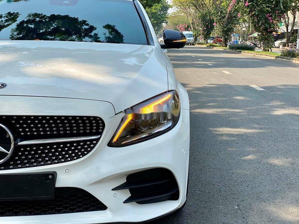 Mercedes-Benz C class C300 2019 - Cần bán Mercedes C300 2019, màu trắng