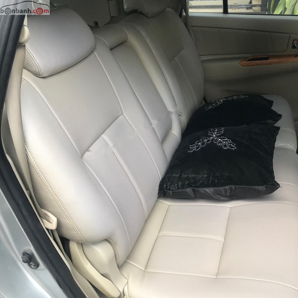 Toyota Innova V 2009 - Bán Toyota Innova V 2009, màu bạc