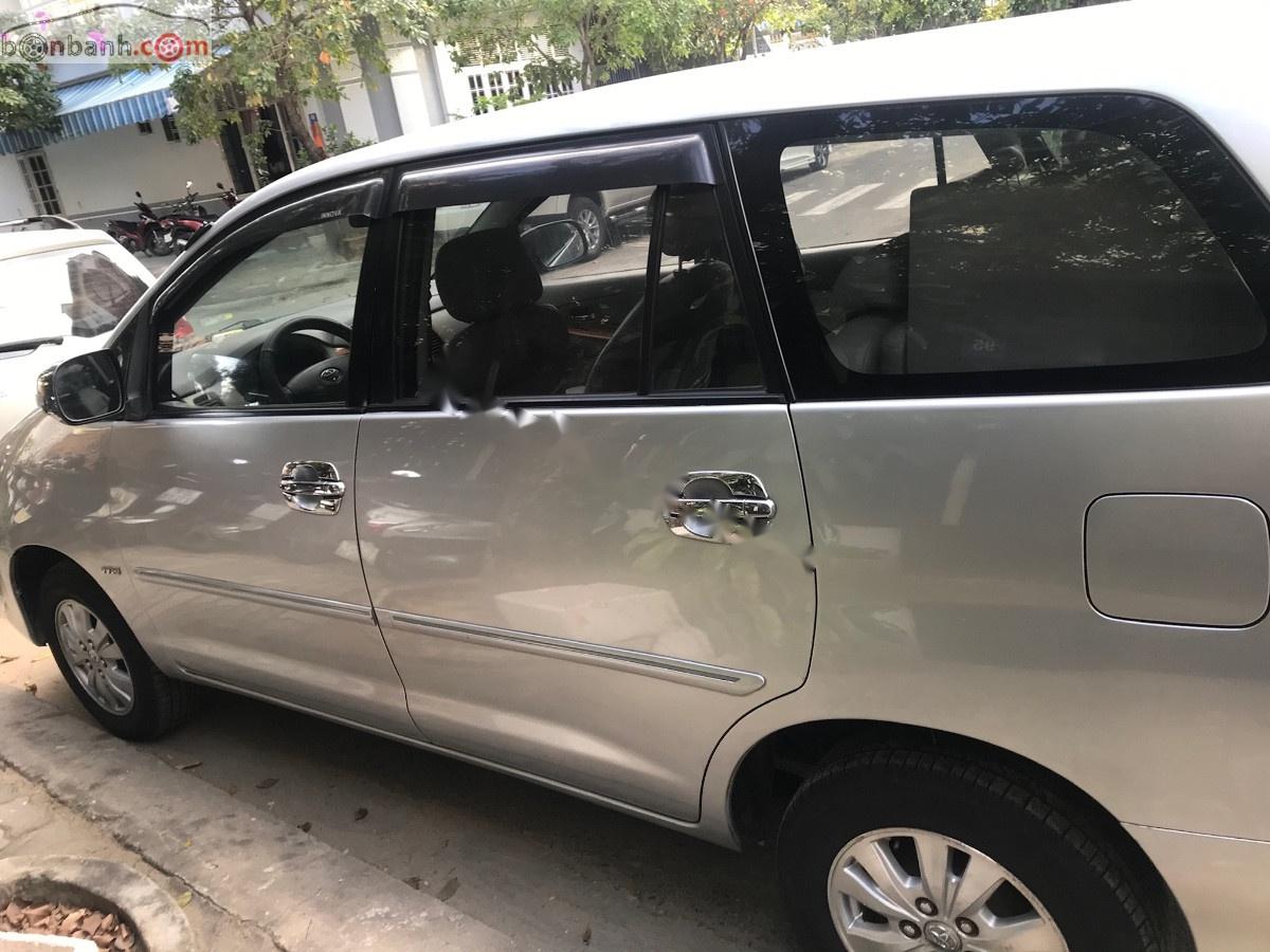 Toyota Innova V 2009 - Bán Toyota Innova V 2009, màu bạc