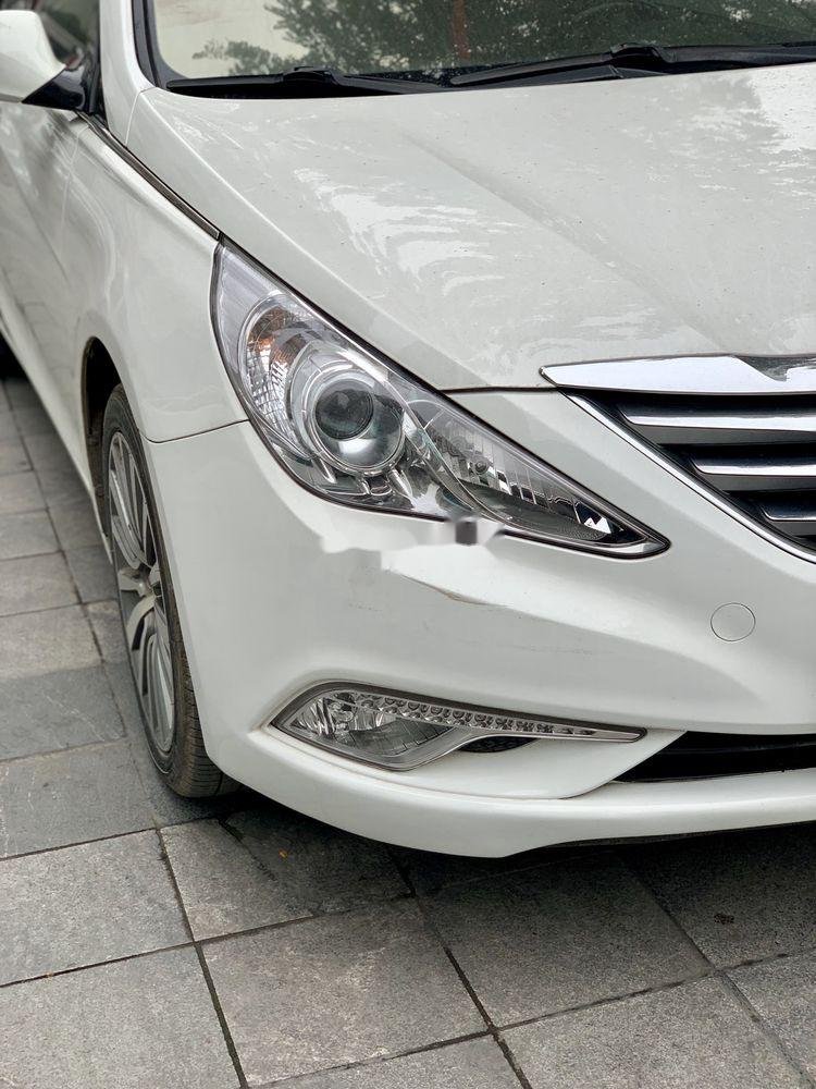 Hyundai Sonata  Y20  2013 - Bán Hyundai Sonata Y20 sản xuất 2013, màu trắng, xe nhập chính chủ