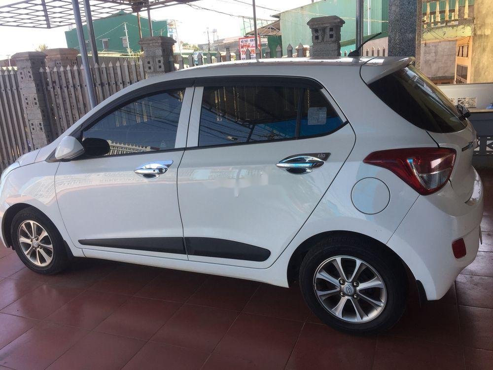 Hyundai Grand i10   2016 - Cần bán gấp Hyundai Grand i10 đời 2016, màu trắng, nhập khẩu