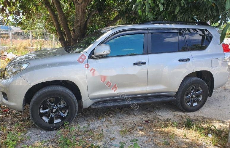 Toyota Land Cruiser   2011 - Bán Toyota Land Cruiser đời 2011, xe nhập, màu bạc