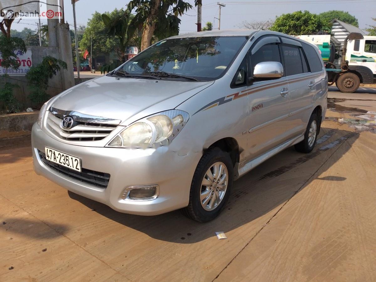 Toyota Innova G 2011 - Bán Toyota Innova G đời 2011, màu bạc