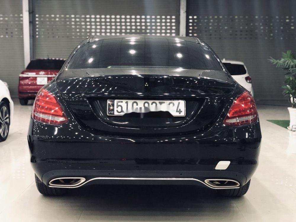 Mercedes-Benz C class   2018 - Cần bán Mercedes năm 2018, màu đen, xe mới chạy 20.000 km