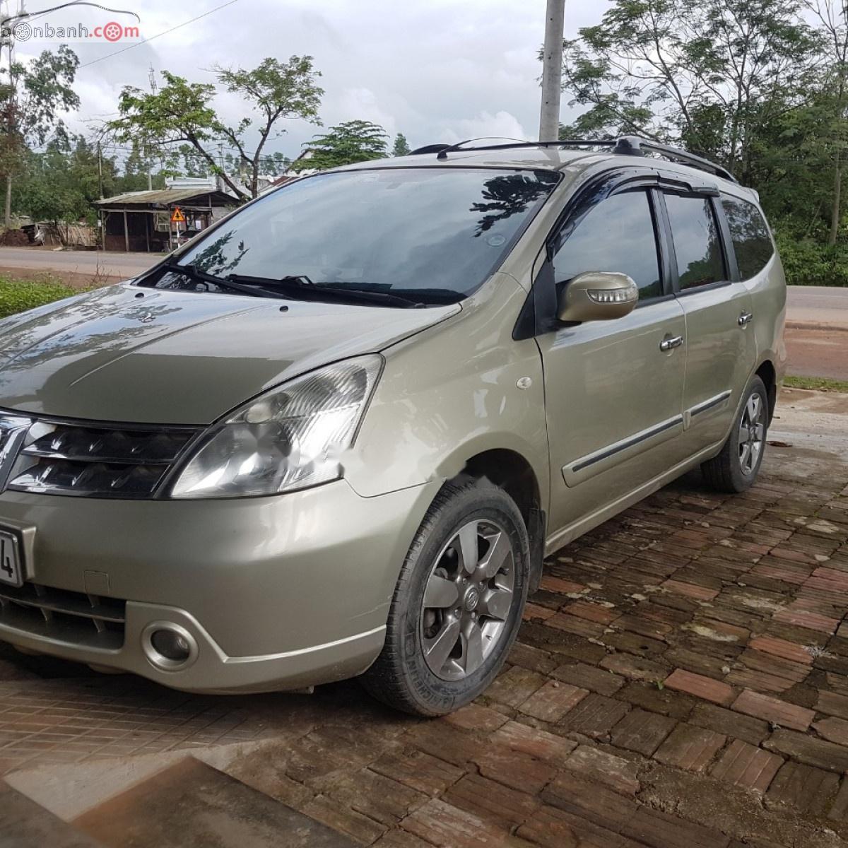 Nissan Livina 2010 - Bán Nissan Livina năm 2010, màu bạc, chính chủ 