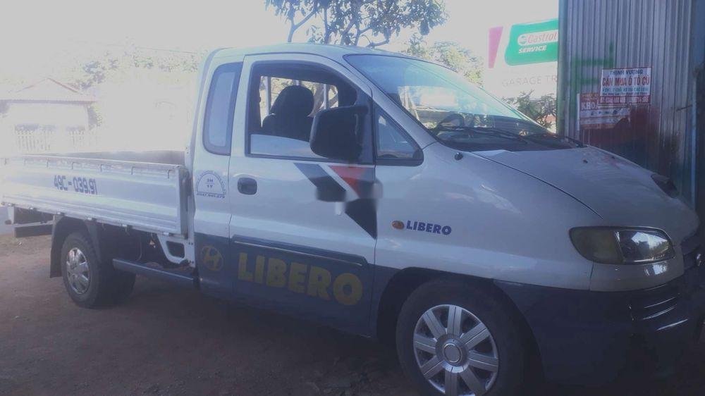 Hyundai Libero 2004 - Cần bán Hyundai Libero sản xuất năm 2004, màu trắng, nhập khẩu