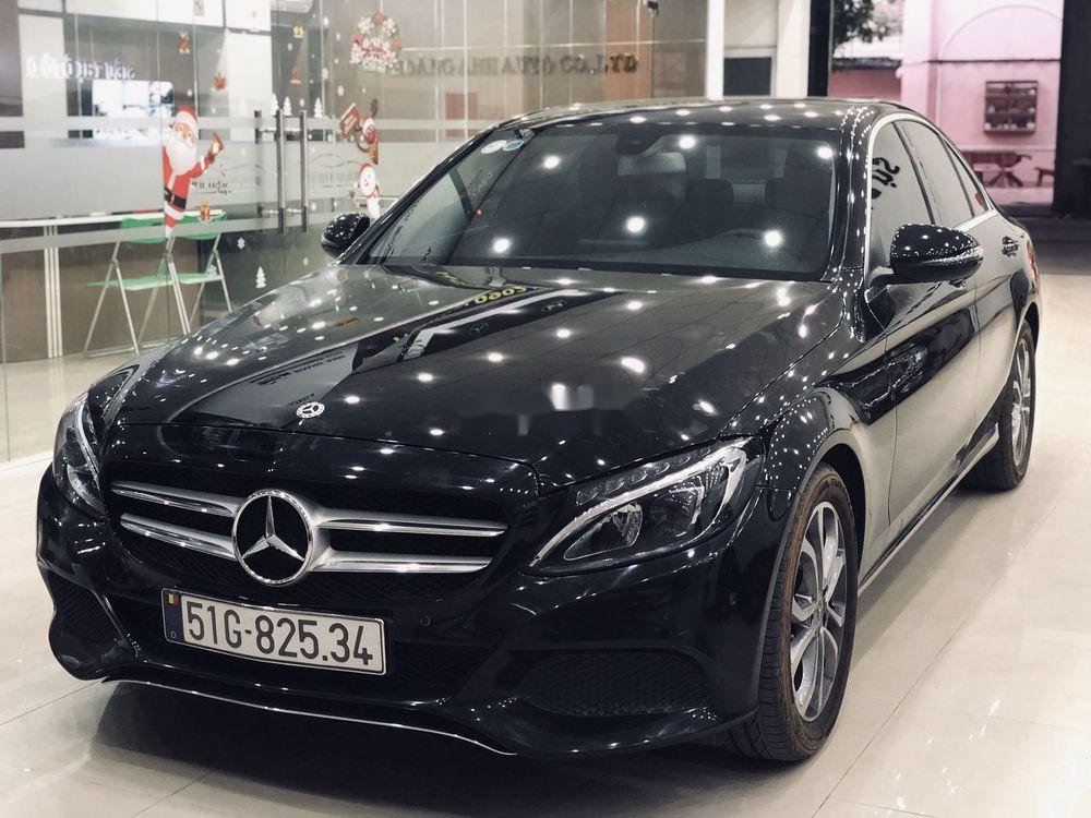 Mercedes-Benz C class   2018 - Cần bán Mercedes năm 2018, màu đen, xe mới chạy 20.000 km