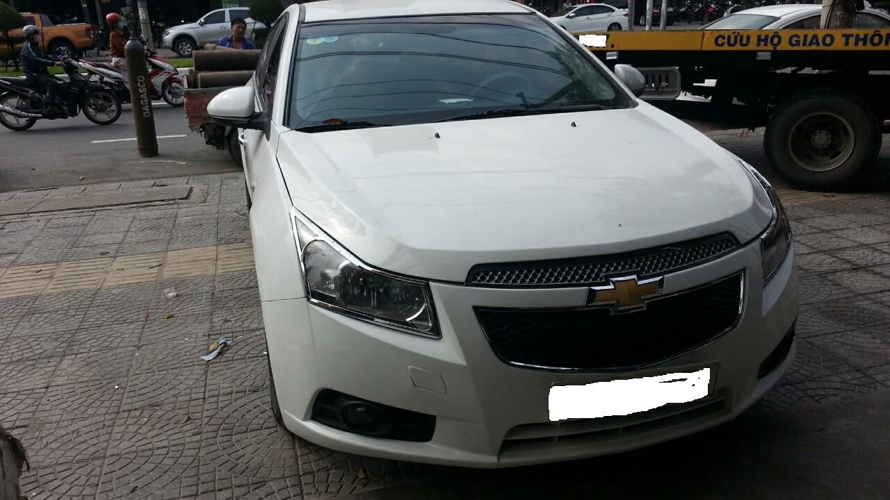 Chevrolet Cruze 2012 - Bán Chevrolet Cruze sản xuất năm 2012 1.6L, màu trắng, giá còn thương lượng nhiều