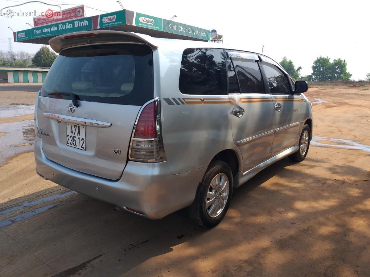 Toyota Innova G 2011 - Bán Toyota Innova G đời 2011, màu bạc