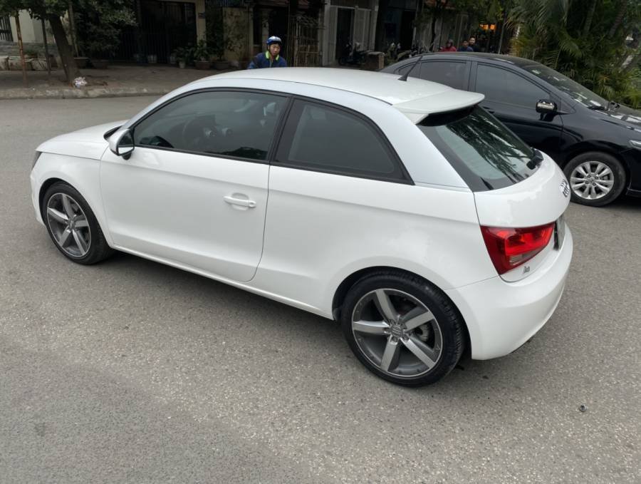 Audi A1 2010 - Cần bán Audi A1 2010, màu trắng, nhập khẩu nguyên chiếc, giá tốt