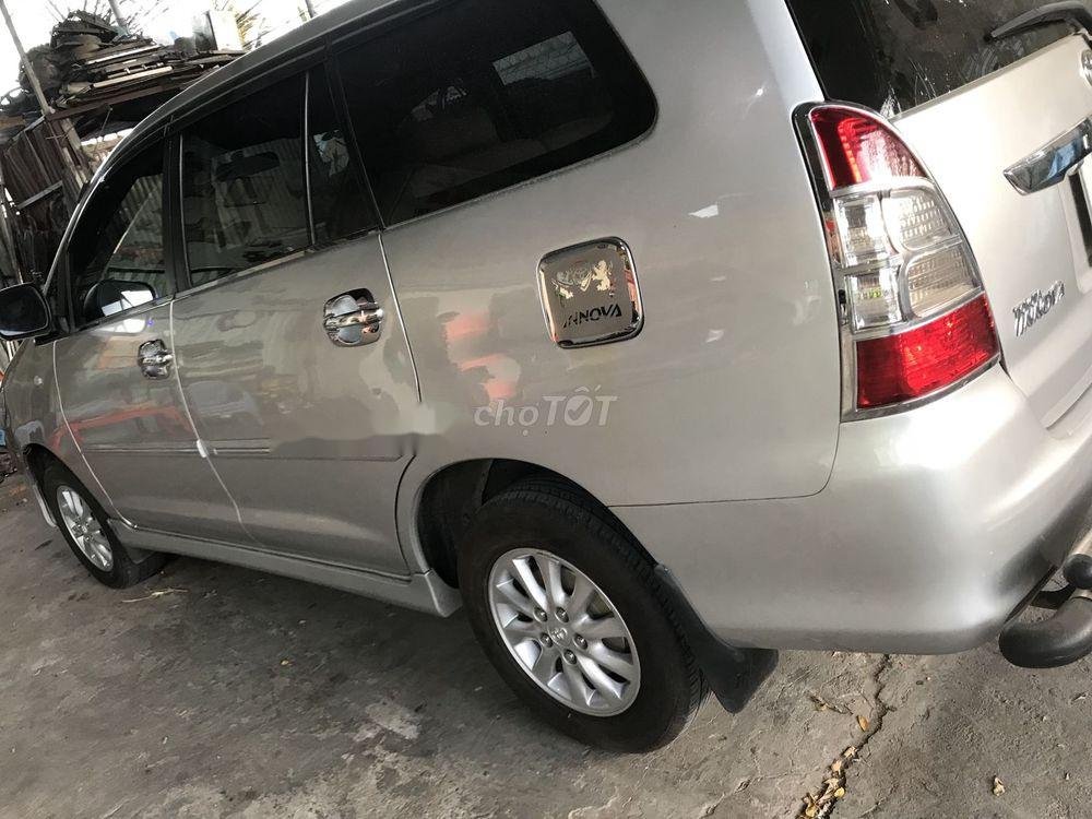 Toyota Innova 2013 - Bán Toyota Innova năm 2013, màu bạc