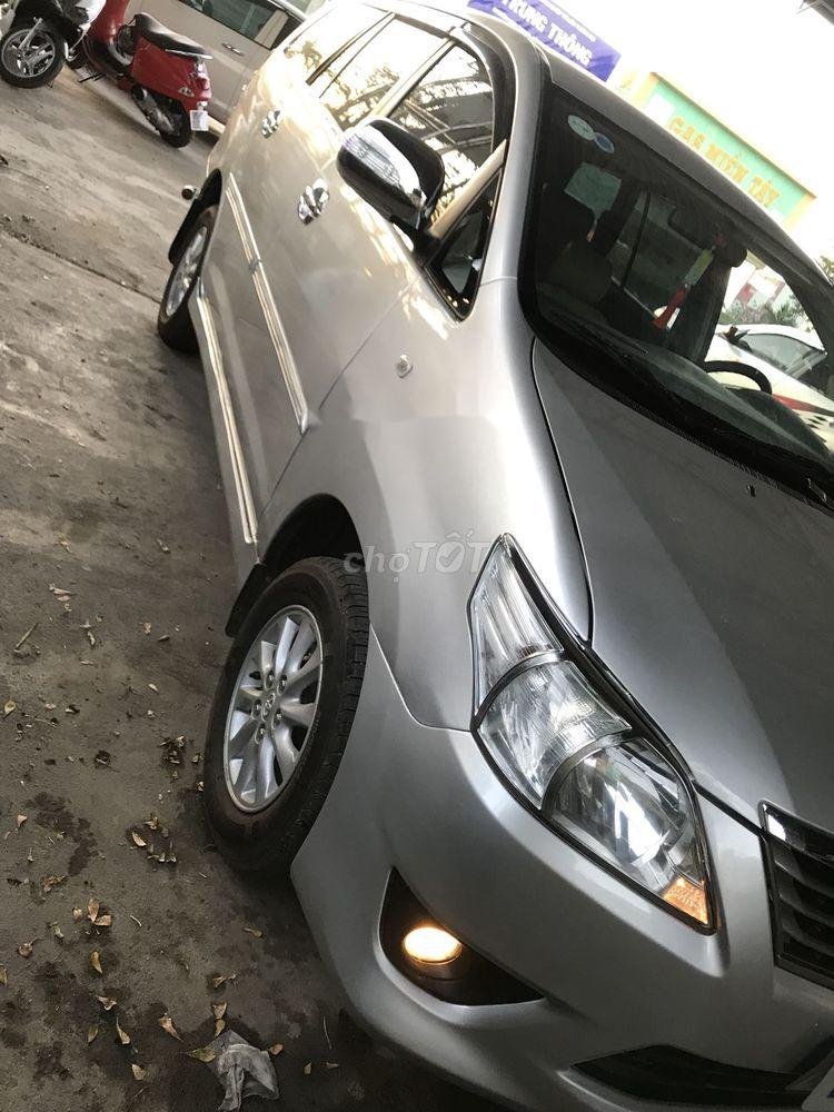 Toyota Innova 2013 - Bán Toyota Innova năm 2013, màu bạc