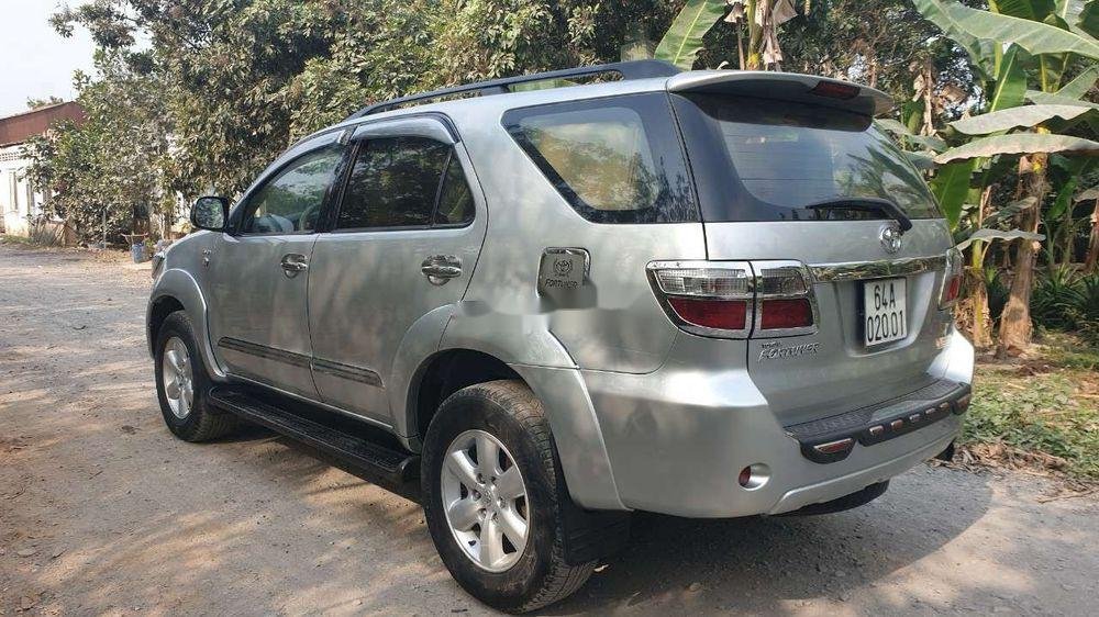 Toyota Fortuner   2010 - Cần bán Toyota Fortuner sản xuất năm 2010, giá chỉ 588 triệu