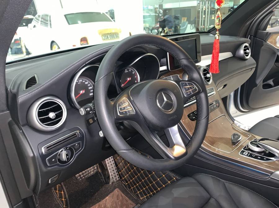 Mercedes-Benz GLC-Class 2016 - Bán Mercedes GLC250 năm sản xuất 2016, màu bạc, số tự động