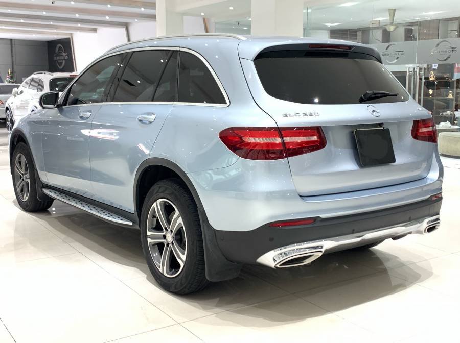 Mercedes-Benz GLC-Class 2016 - Bán Mercedes GLC250 năm sản xuất 2016, màu bạc, số tự động