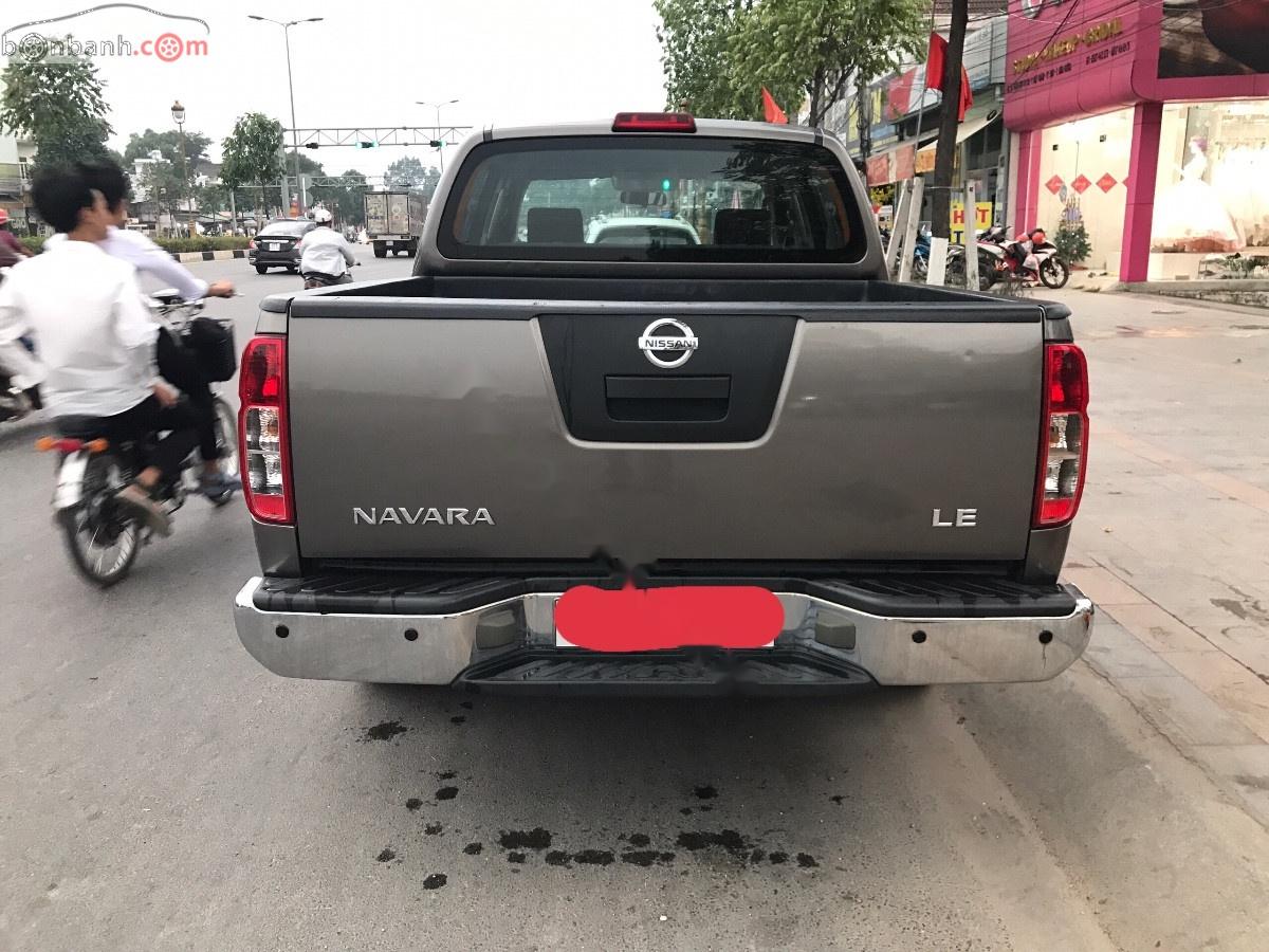 Nissan Navara LE 2013 - Cần bán Nissan Navara LE MT đời 2013, màu xám, nhập khẩu số sàn, 355tr