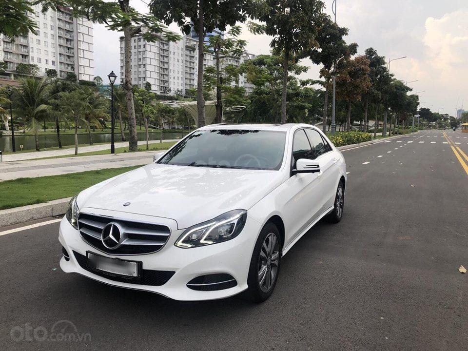 Mercedes-Benz E class E250 2014 - Chính chủ bán Mer E250 Sunroof trắng Ngọc Trinh 2014