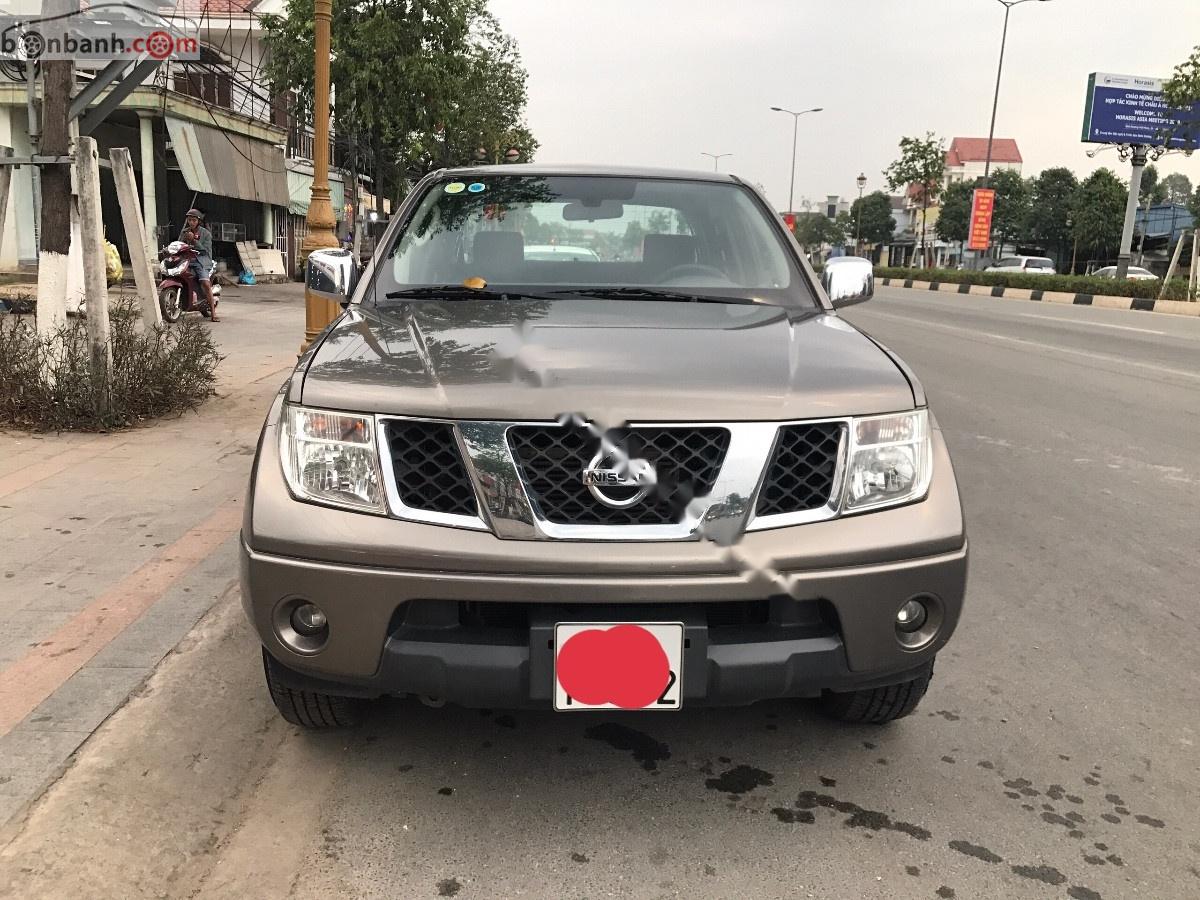 Nissan Navara LE 2013 - Cần bán Nissan Navara LE MT đời 2013, màu xám, nhập khẩu số sàn, 355tr