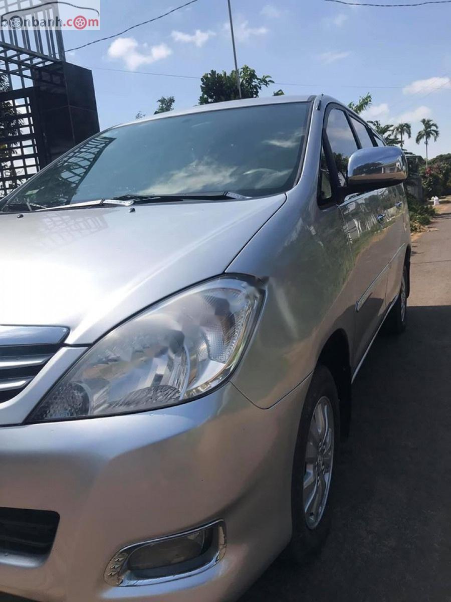 Toyota Innova G 2011 - Bán Toyota Innova G năm sản xuất 2011, màu bạc số sàn