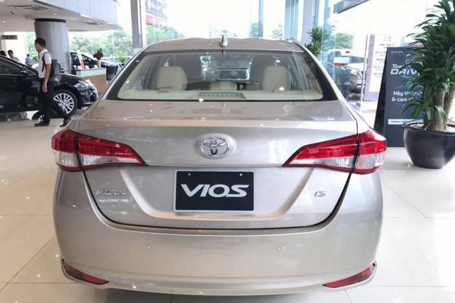 Toyota Vios  1.5 E CVT  2020 - Bán Toyota Vios 1.5 E CVT sản xuất năm 2020, màu ghi vàng 