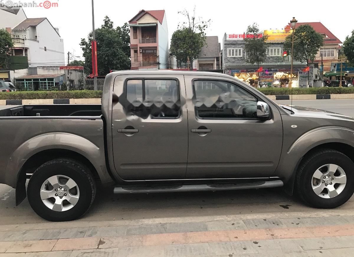 Nissan Navara LE 2013 - Cần bán Nissan Navara LE MT đời 2013, màu xám, nhập khẩu số sàn, 355tr