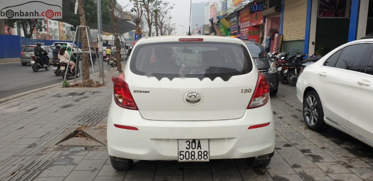 Hyundai i20 1.4 AT 2014 - Cần bán Hyundai i20 1.4 AT năm sản xuất 2014, màu trắng, nhập khẩu, giá 375tr