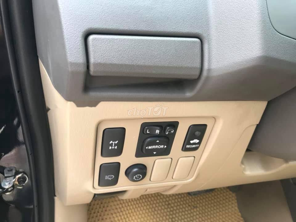 Toyota Fortuner 2013 - Bán Toyota Fortuner năm sản xuất 2013, màu đen, giá 596tr