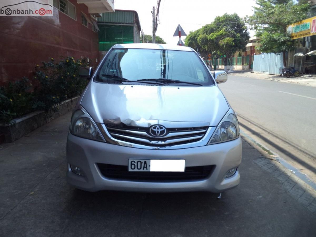 Toyota Innova 2011 - Cần bán Toyota Innova sản xuất 2011, màu bạc