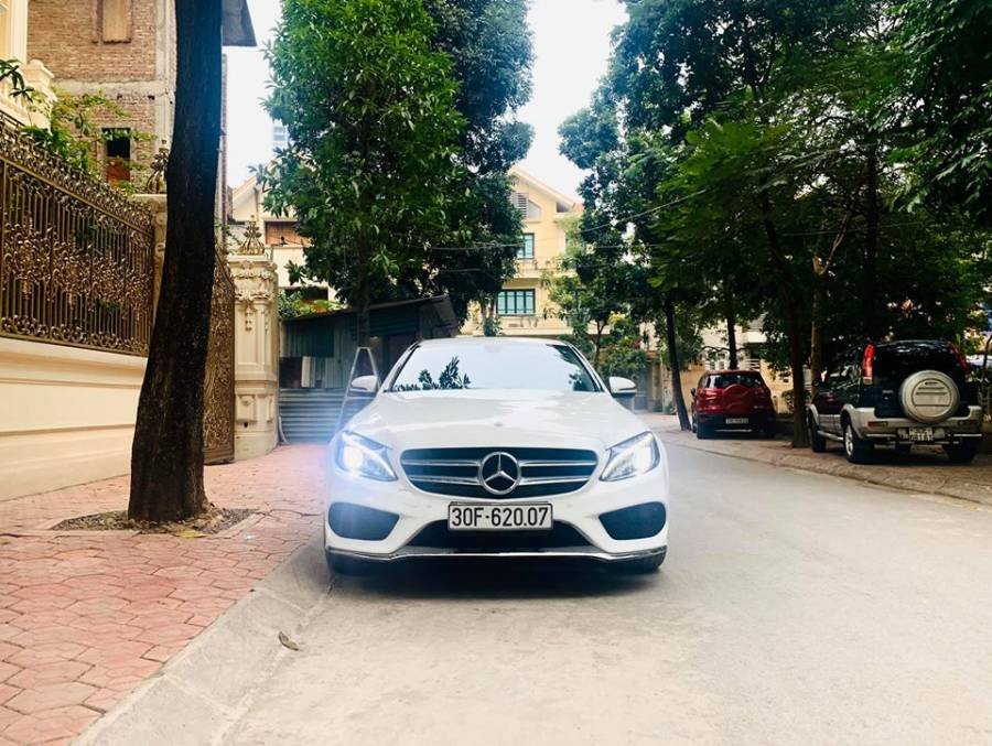 Mercedes-Benz C class 2017 - Cần bán Mercedes C200 đời 2017, màu trắng chính chủ