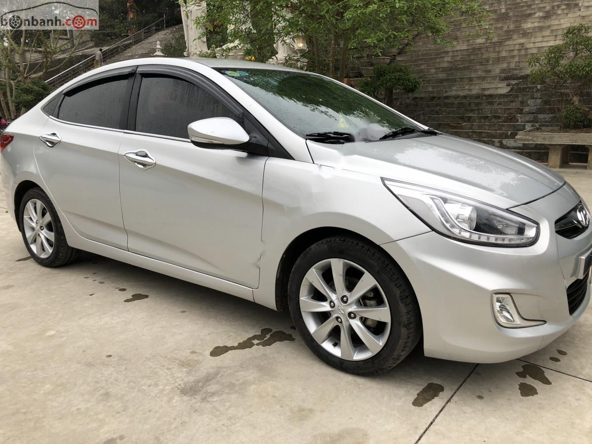 Hyundai Accent MT 2013 - Cần bán xe Hyundai Accent MT đời 2013, màu bạc, nhập khẩu, giá 315tr