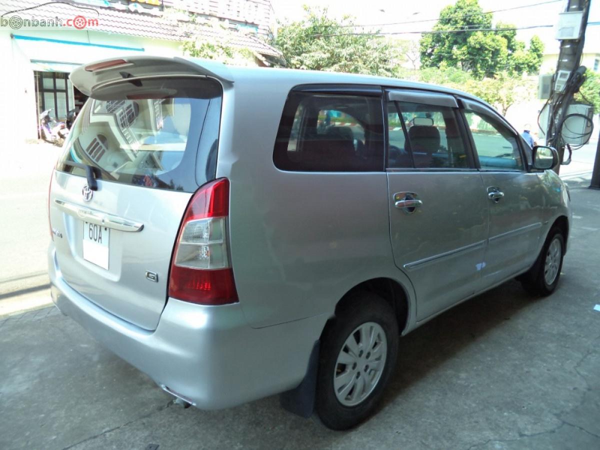 Toyota Innova 2011 - Cần bán Toyota Innova sản xuất 2011, màu bạc