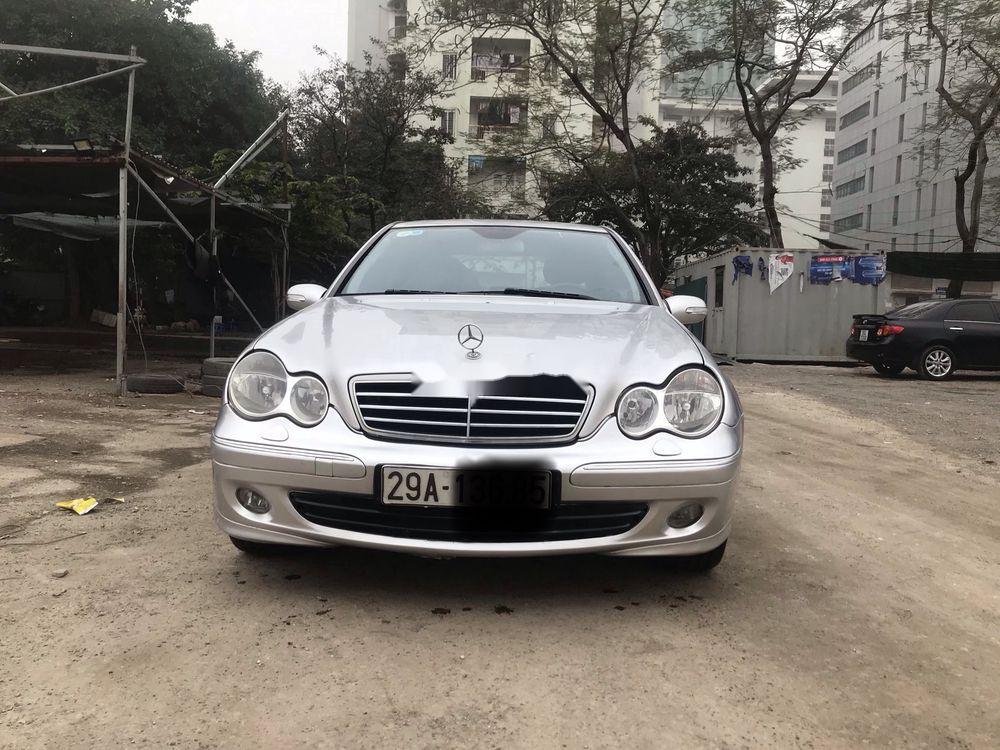 Mercedes-Benz C class  C240 2005 - Cần bán gấp Mercedes C240 đời 2005, màu bạc, nhập khẩu nguyên chiếc giá cạnh tranh