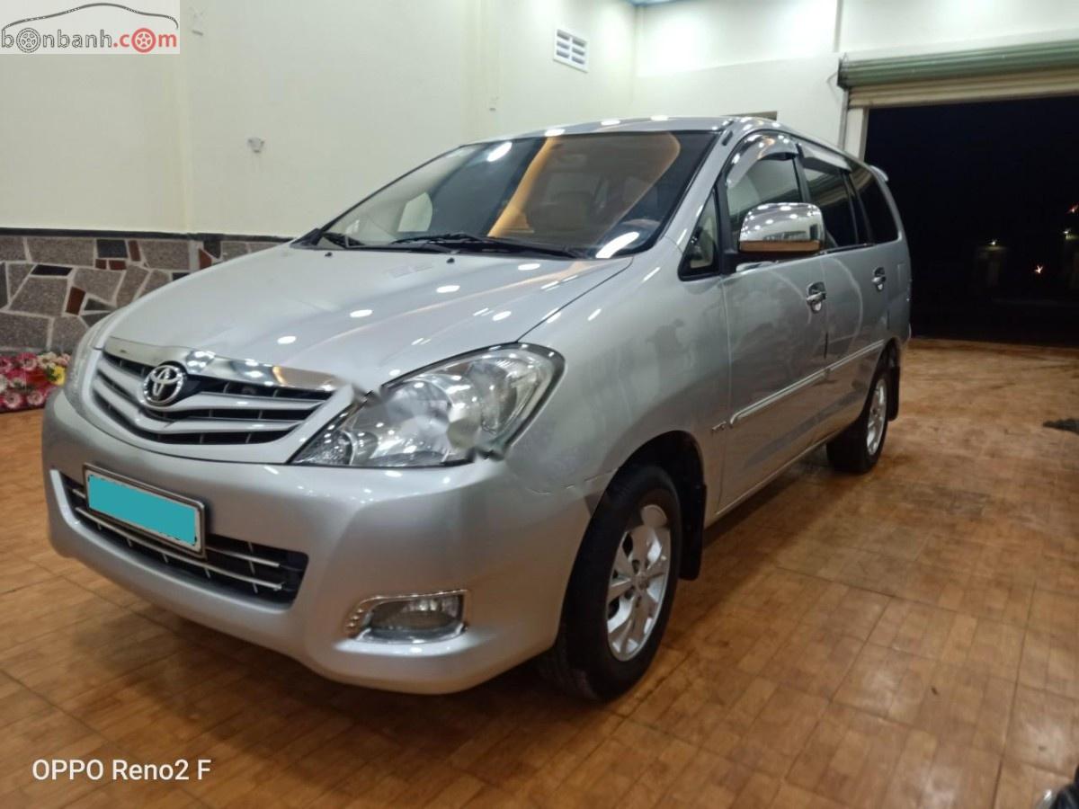 Toyota Innova 2009 - Bán xe Toyota Innova đời 2009, màu bạc, 303tr