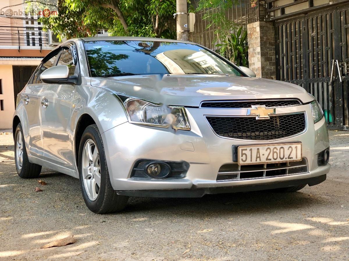 Chevrolet Cruze LTZ 2012 - Cần bán Chevrolet Cruze Ltz sản xuất năm 2012, màu bạc số tự động