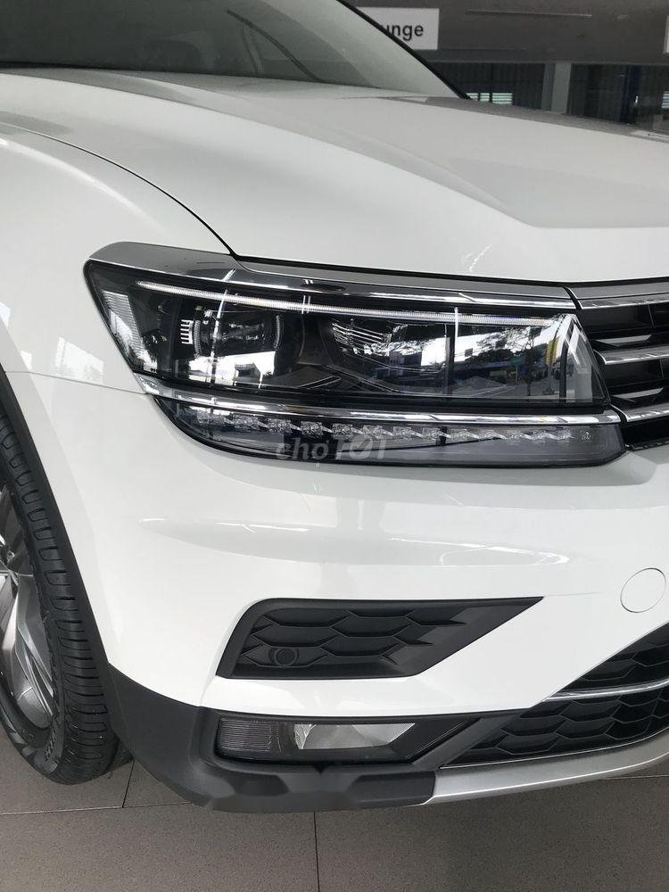 Volkswagen Tiguan 2018 - Bán Volkswagen Tiguan đời 2018, màu trắng, nhập khẩu