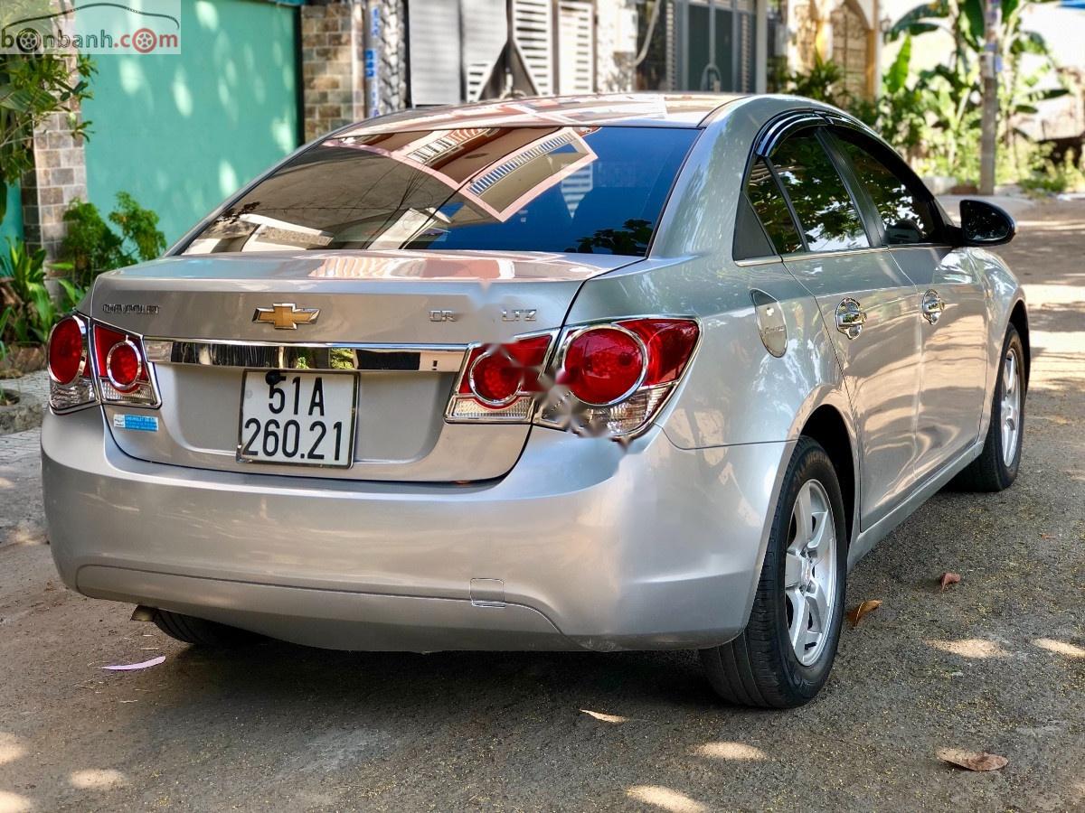 Chevrolet Cruze LTZ 2012 - Cần bán Chevrolet Cruze Ltz sản xuất năm 2012, màu bạc số tự động