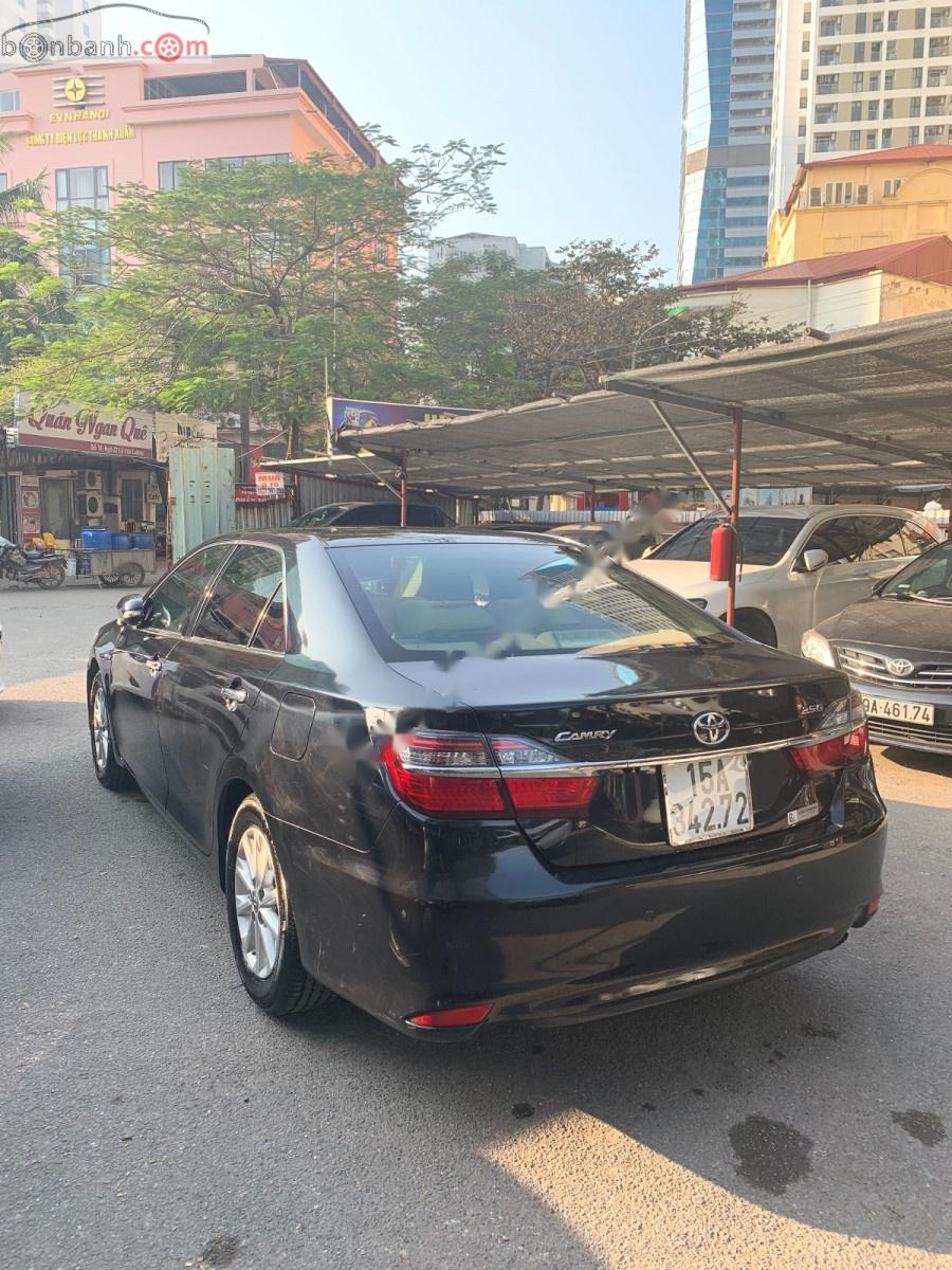 Toyota Camry 2.0E 2015 - Cần bán xe Toyota Camry 2.0E đời 2015, màu đen xe gia đình