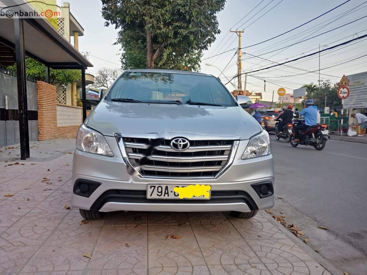 Toyota Innova 2015 - Cần bán lại xe Toyota Innova đời 2015, màu bạc, 515 triệu