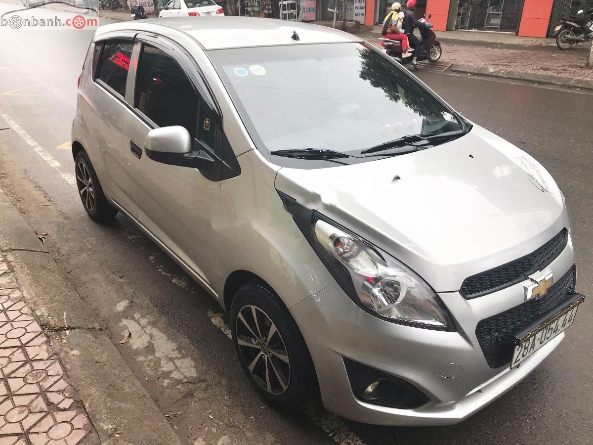 Chevrolet Spark 2016 - Bán xe Chevrolet Spark đời 2016, màu bạc số sàn