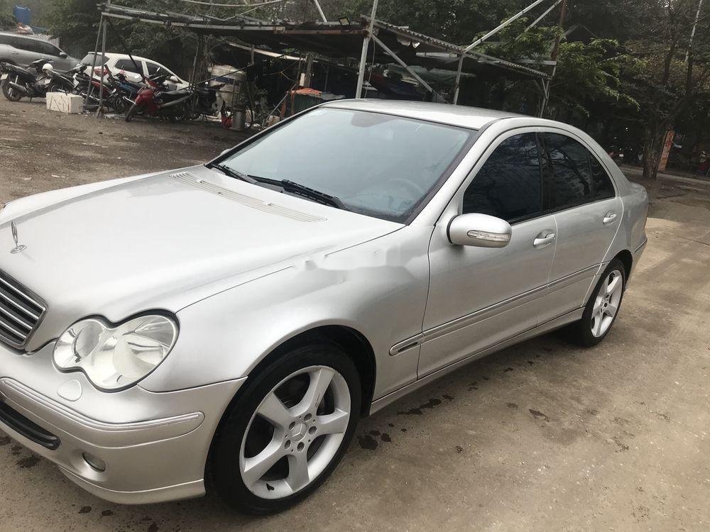 Mercedes-Benz C class  C240 2005 - Cần bán gấp Mercedes C240 đời 2005, màu bạc, nhập khẩu nguyên chiếc giá cạnh tranh