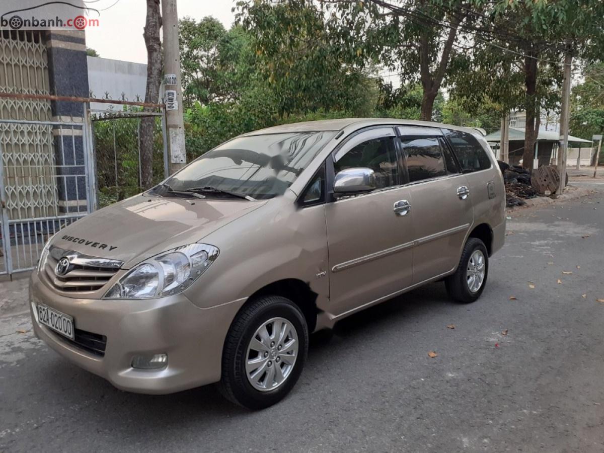 Toyota Innova G 2011 - Bán Toyota Innova G sản xuất năm 2011, màu nâu, 400 triệu