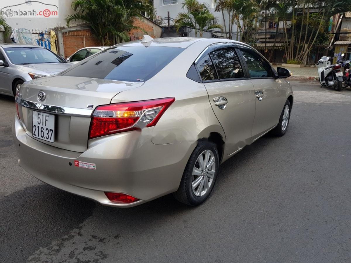 Toyota Vios 2015 - Bán Toyota Vios E MT sản xuất 2015, màu vàng số sàn, giá 385tr