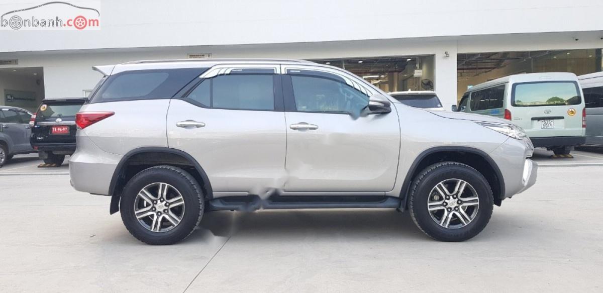 Toyota Fortuner 2.7V 4x2 AT 2017 - Bán Toyota Fortuner 2.7V 4x2 AT đời 2017, màu bạc, nhập khẩu nguyên chiếc số tự động, 970 triệu